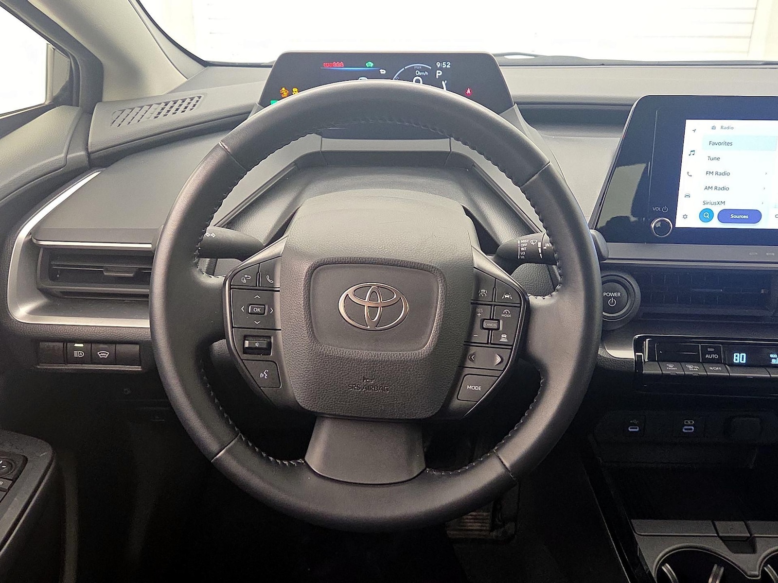 2025 Toyota Prius LE - Photo 11