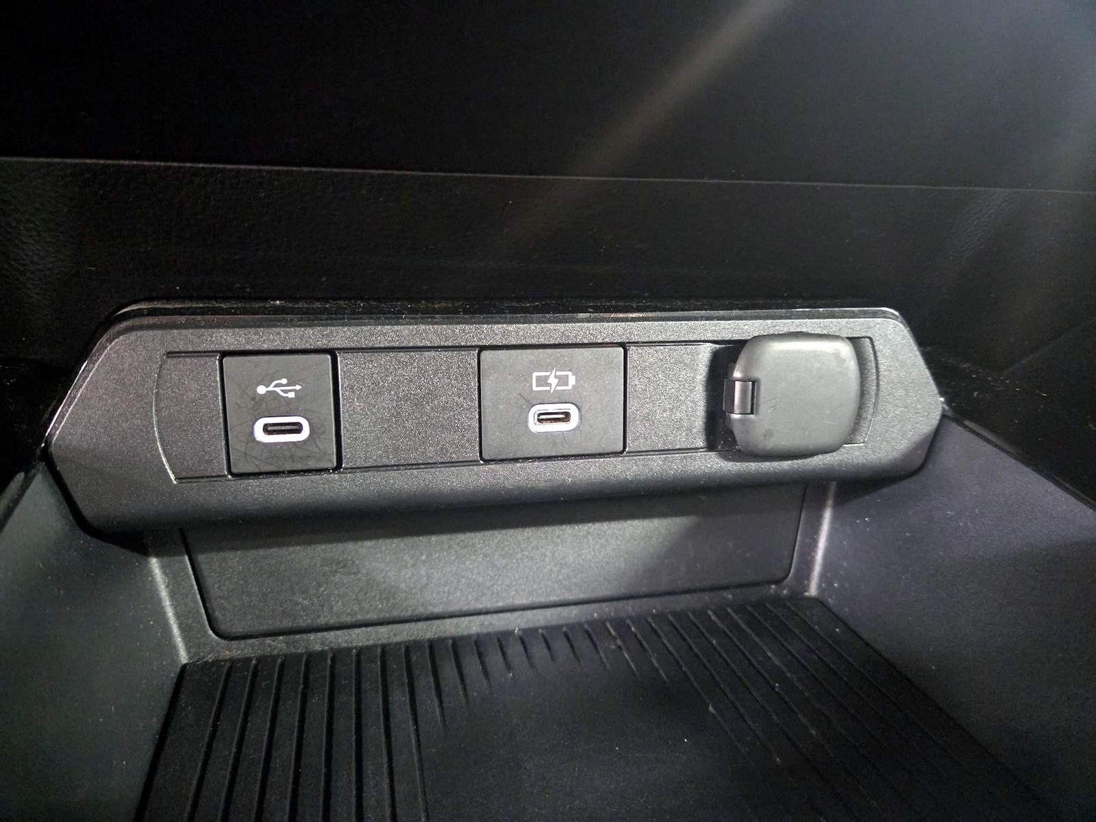 2025 Toyota Prius LE - Photo 19