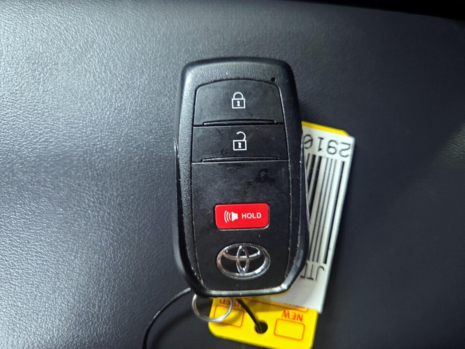 2025 Toyota Prius LE - Photo 23