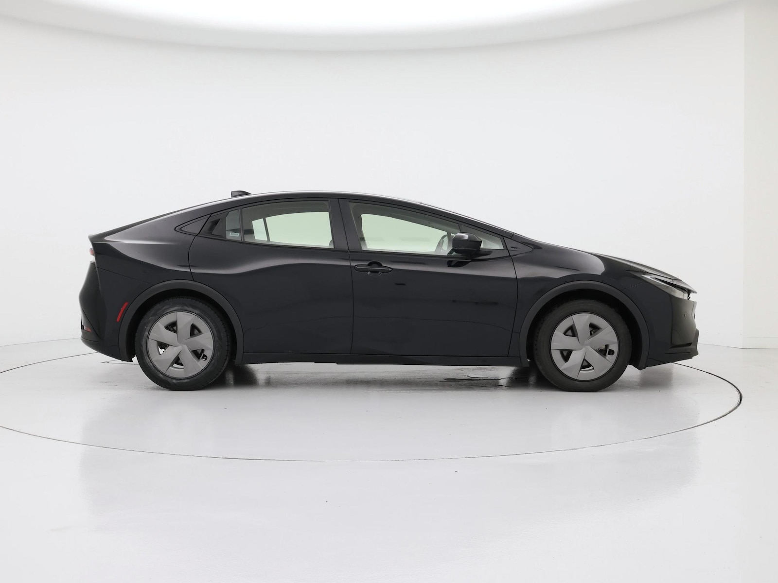 2025 Toyota Prius LE - Photo 8
