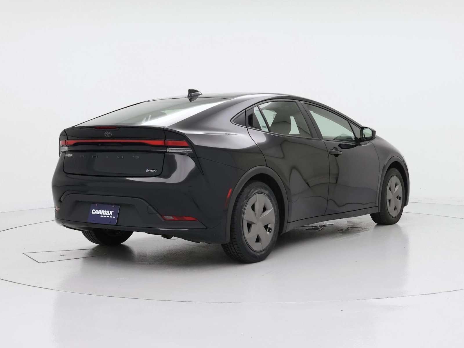 2025 Toyota Prius LE - Photo 9