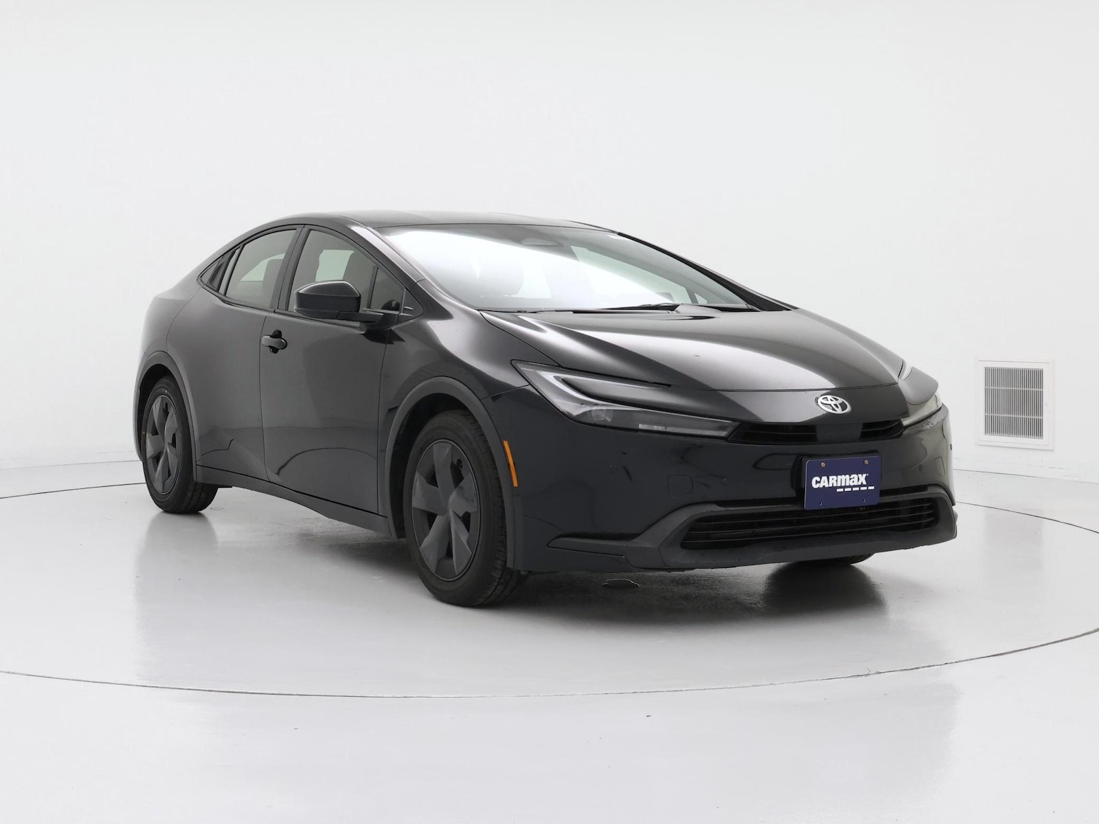 2025 Toyota Prius LE - Photo 2