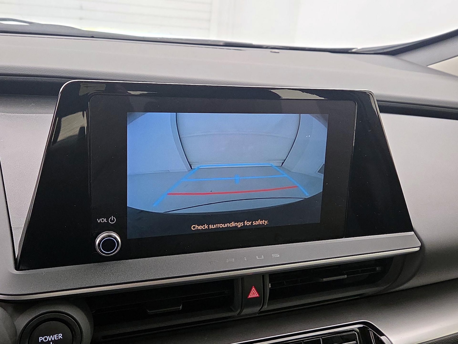 2025 Toyota Prius LE - Photo 15
