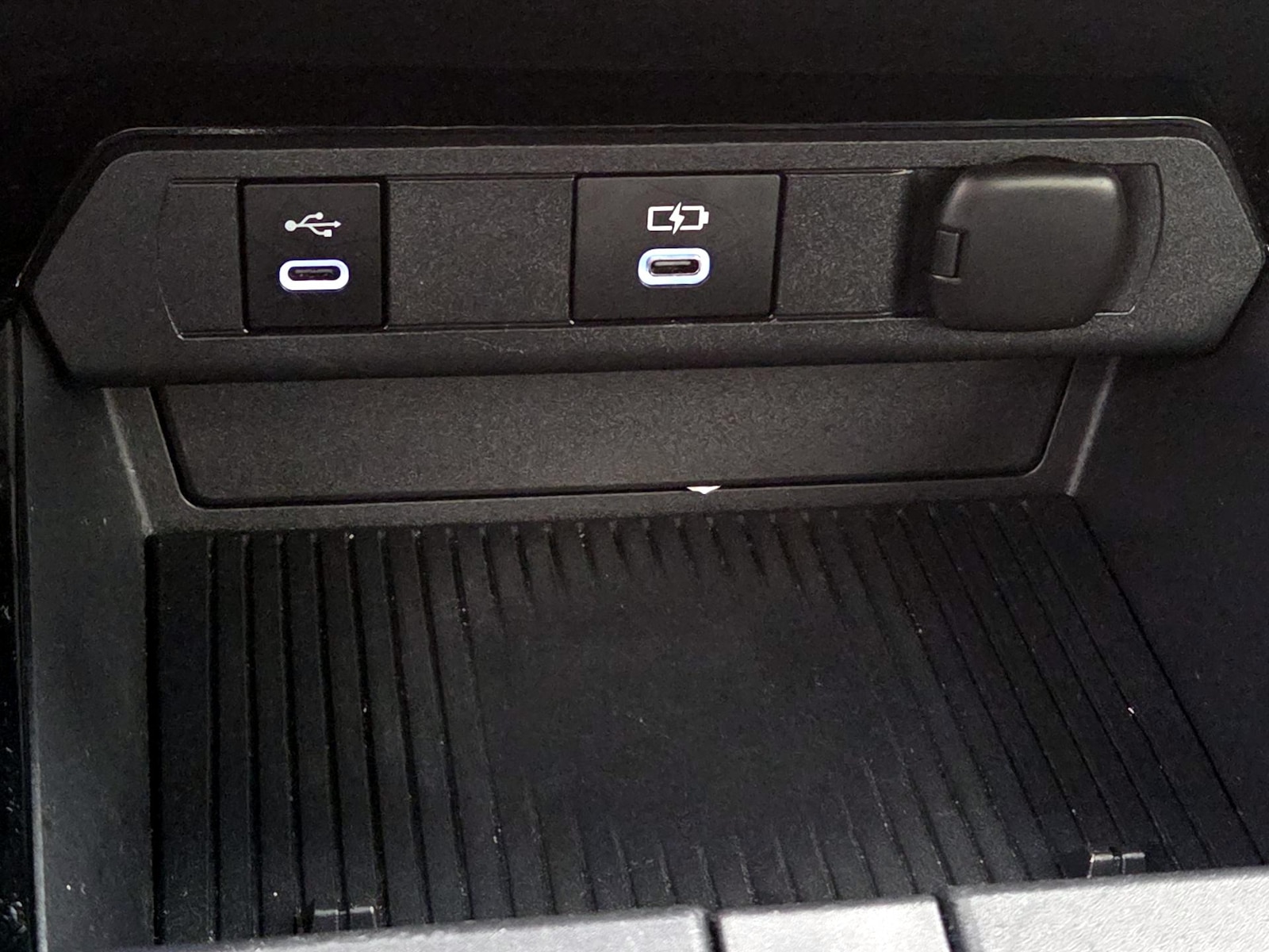 2025 Toyota Prius LE - Photo 19