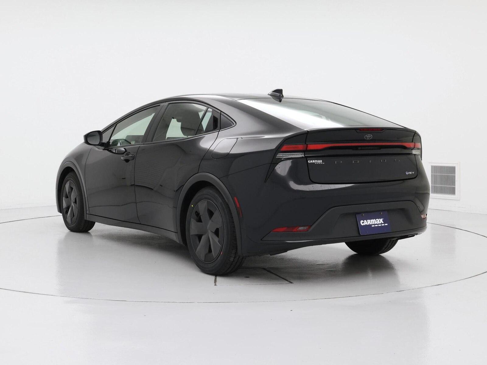 2025 Toyota Prius LE - Photo 3