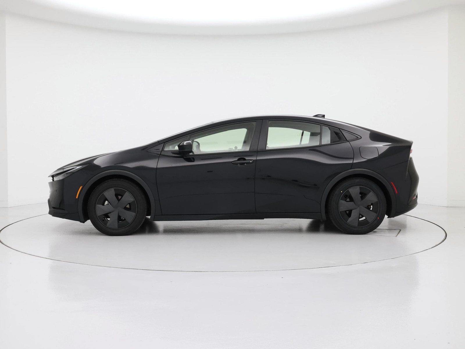 2025 Toyota Prius LE - Photo 4