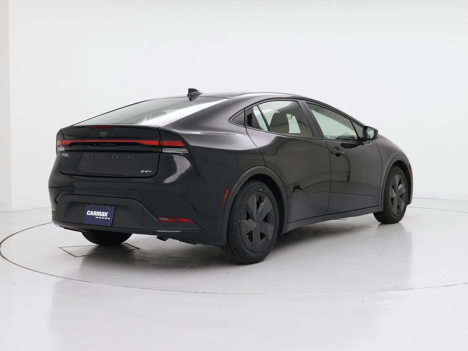 2025 Toyota Prius LE - Photo 9