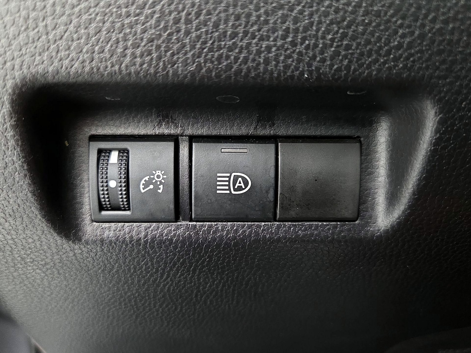 2025 Toyota RAV4 LE - Photo 14