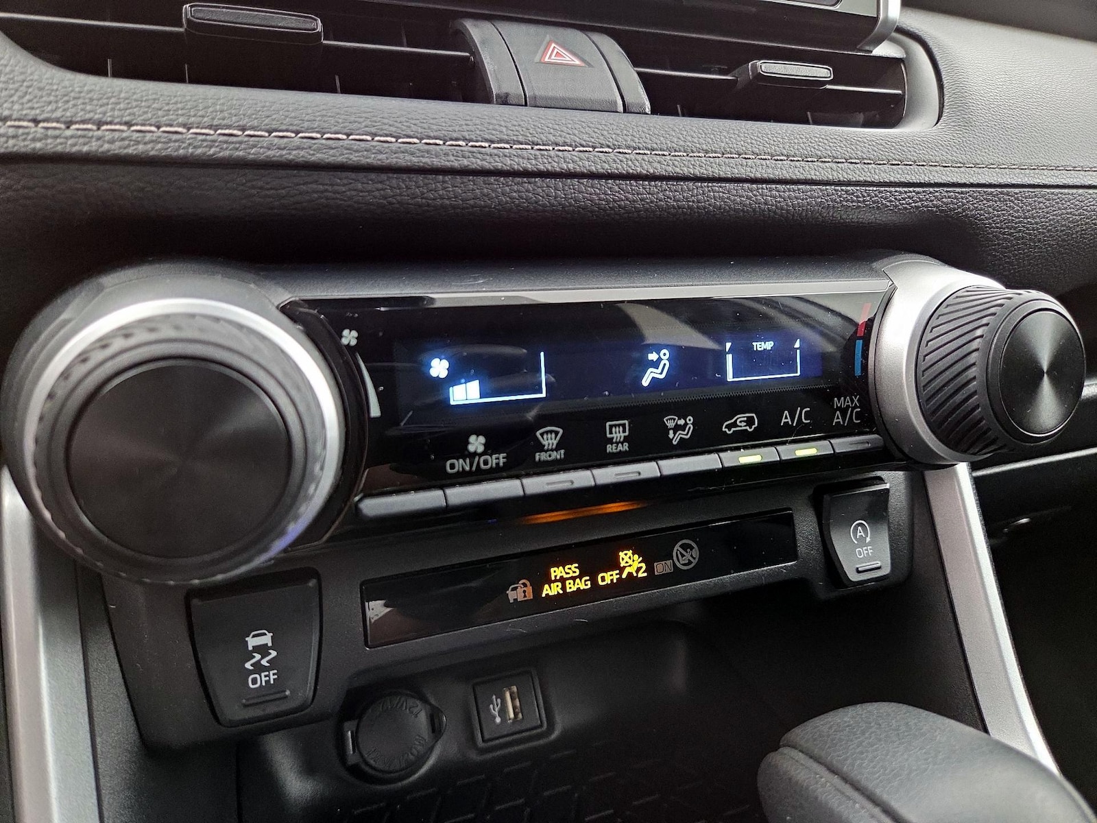 2025 Toyota RAV4 LE - Photo 17