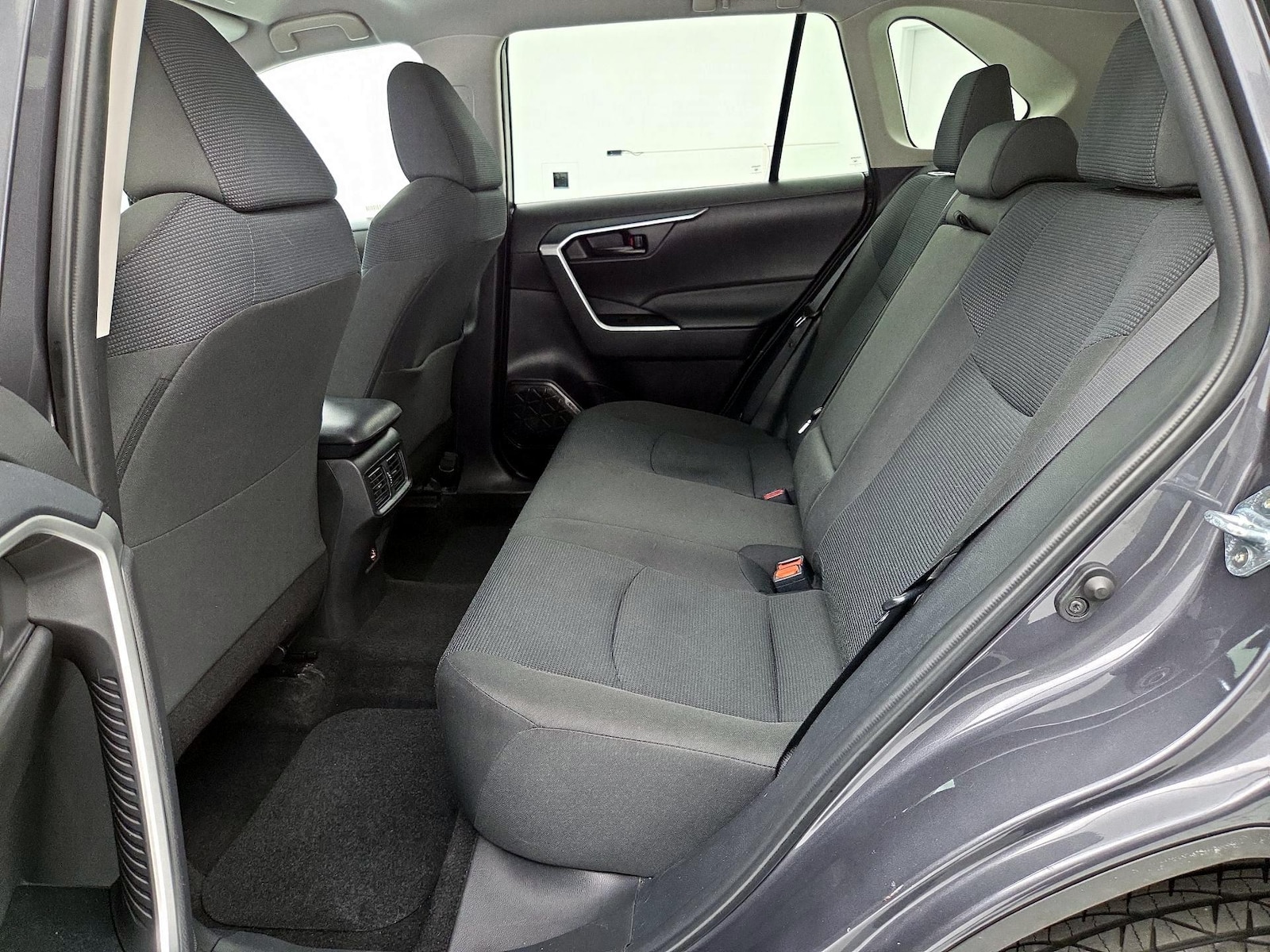 2025 Toyota RAV4 LE - Photo 20