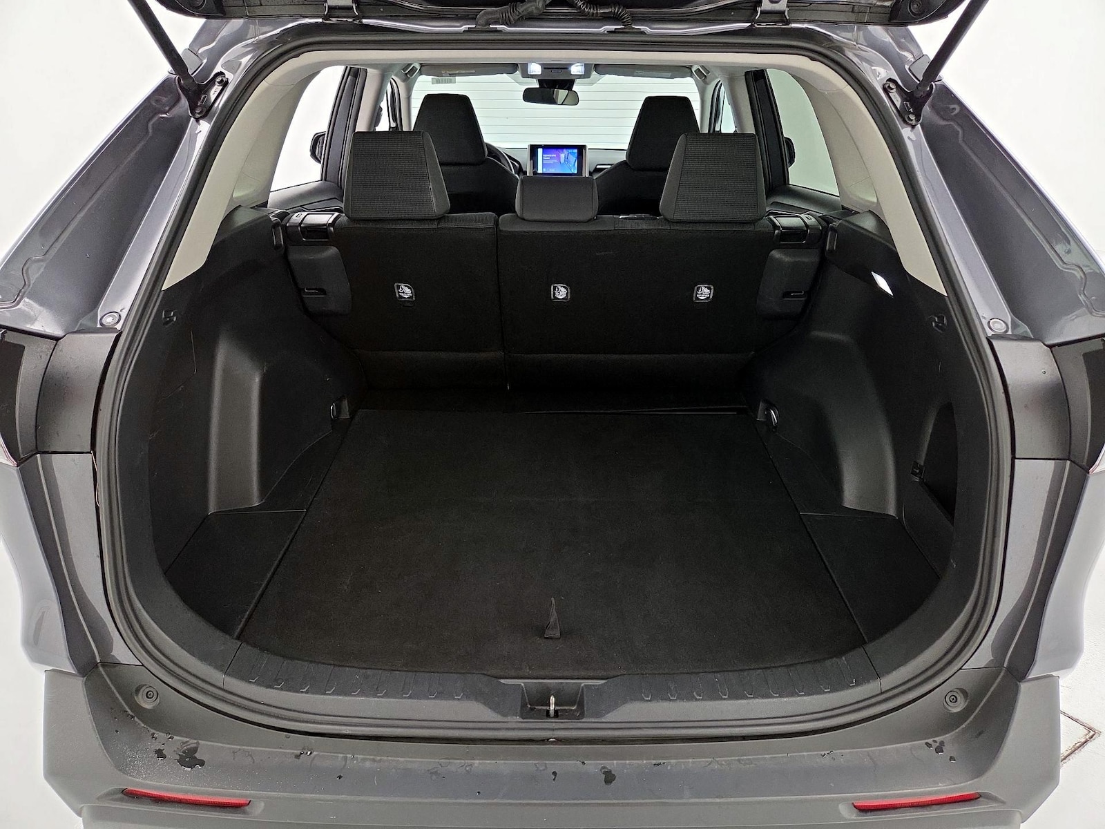 2025 Toyota RAV4 LE - Photo 21