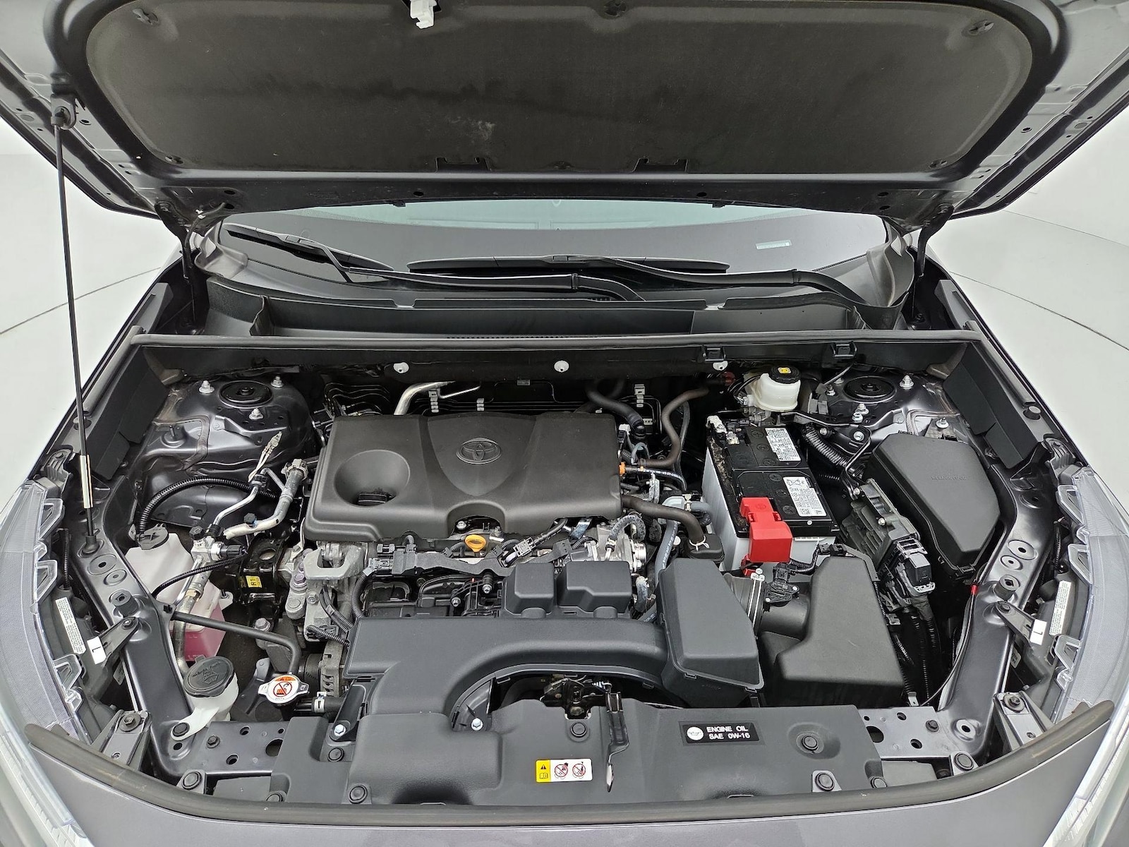 2025 Toyota RAV4 LE - Photo 22