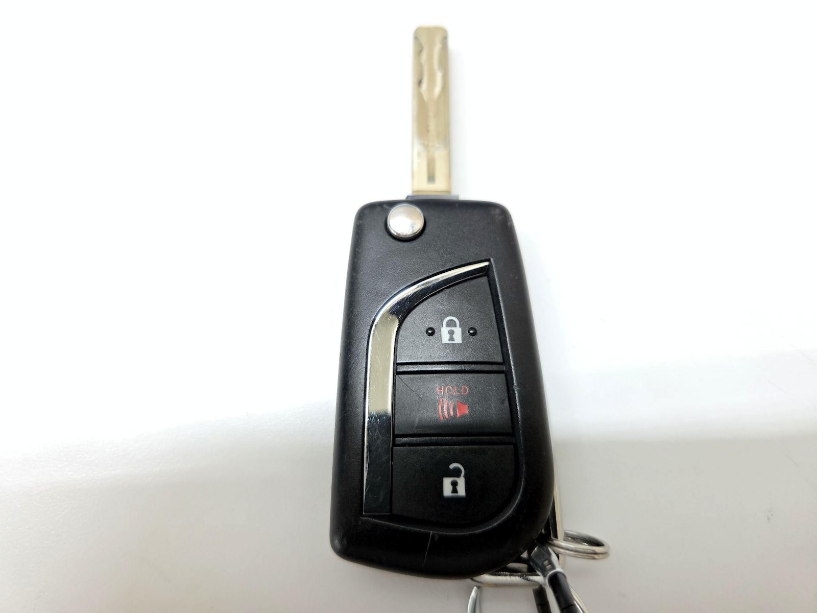 2025 Toyota RAV4 LE - Photo 23