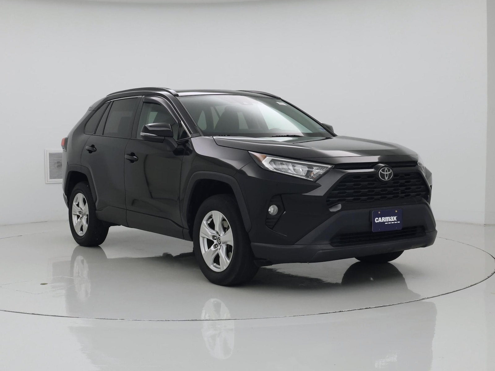 2021 Toyota RAV4 XLE - Photo 2