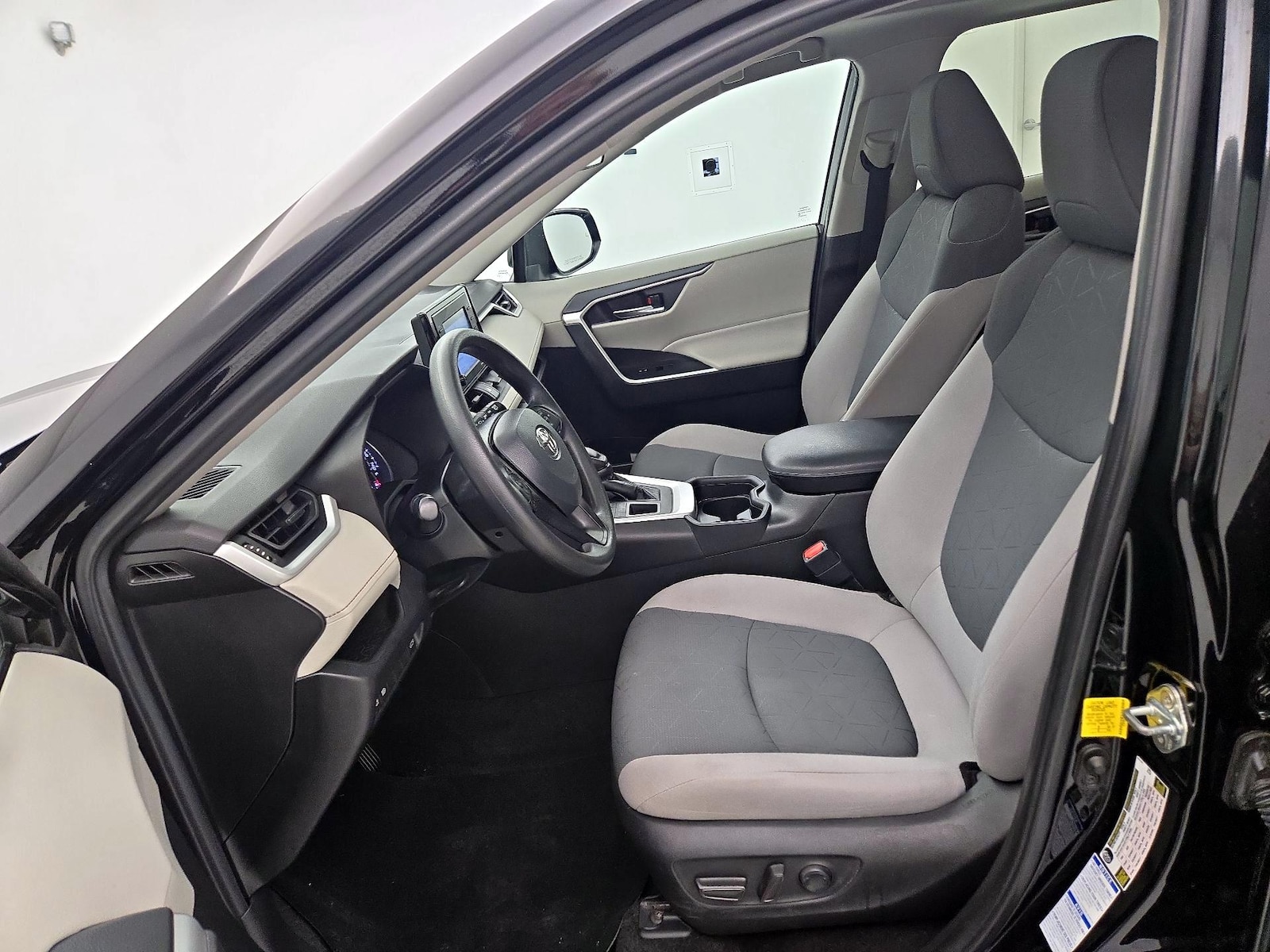2021 Toyota RAV4 XLE - Photo 12
