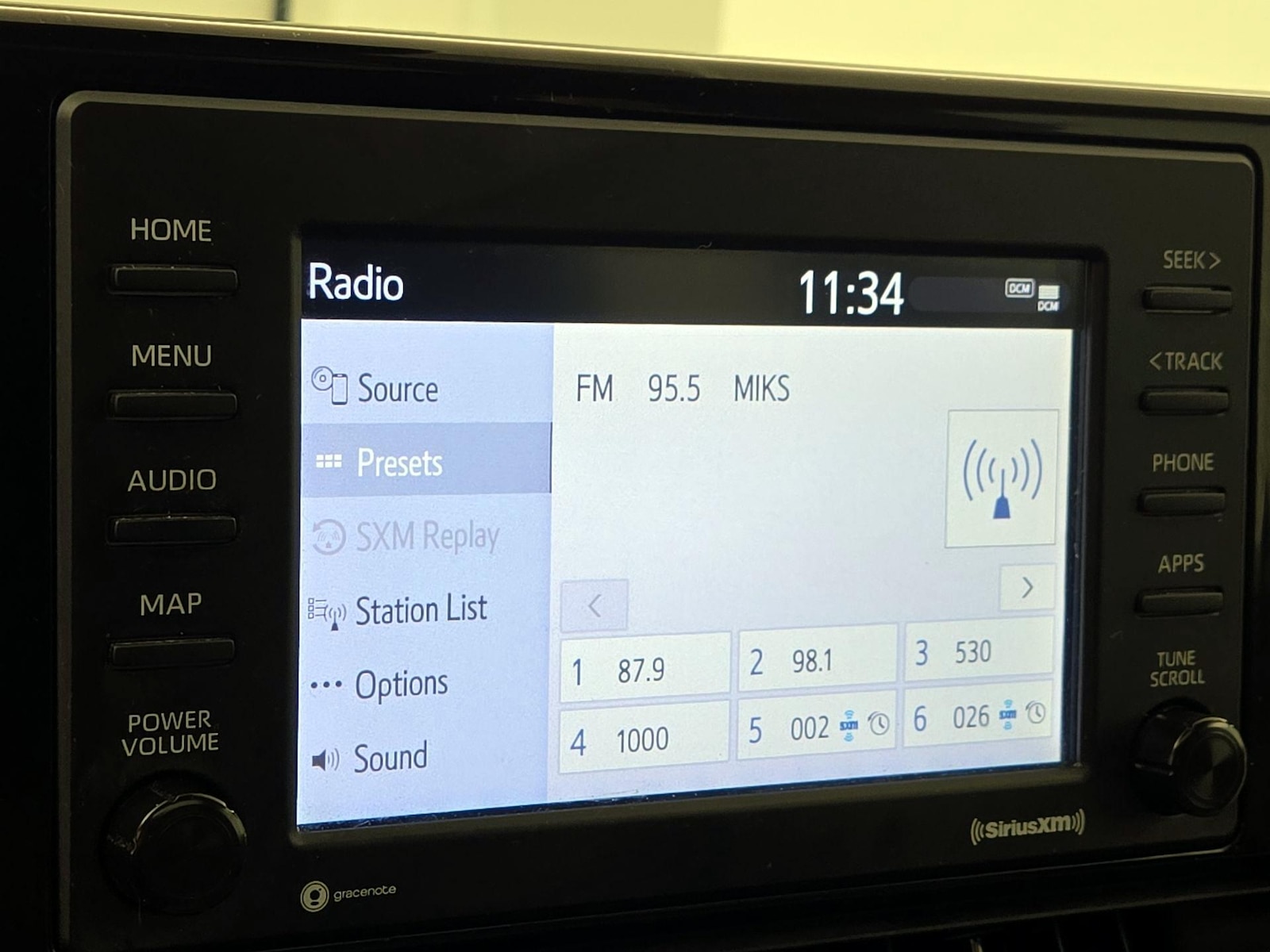 2021 Toyota RAV4 XLE - Photo 16