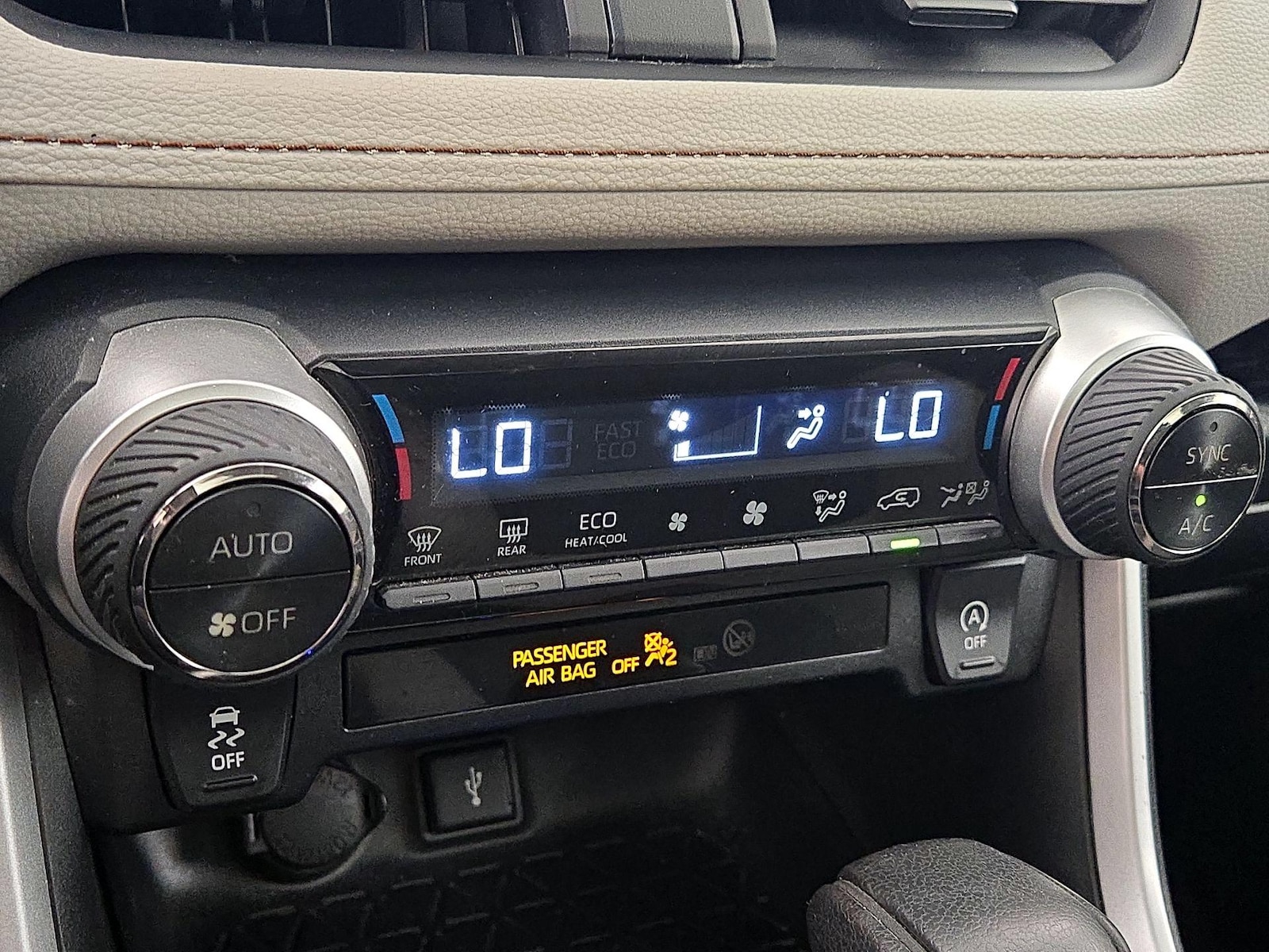 2021 Toyota RAV4 XLE - Photo 17