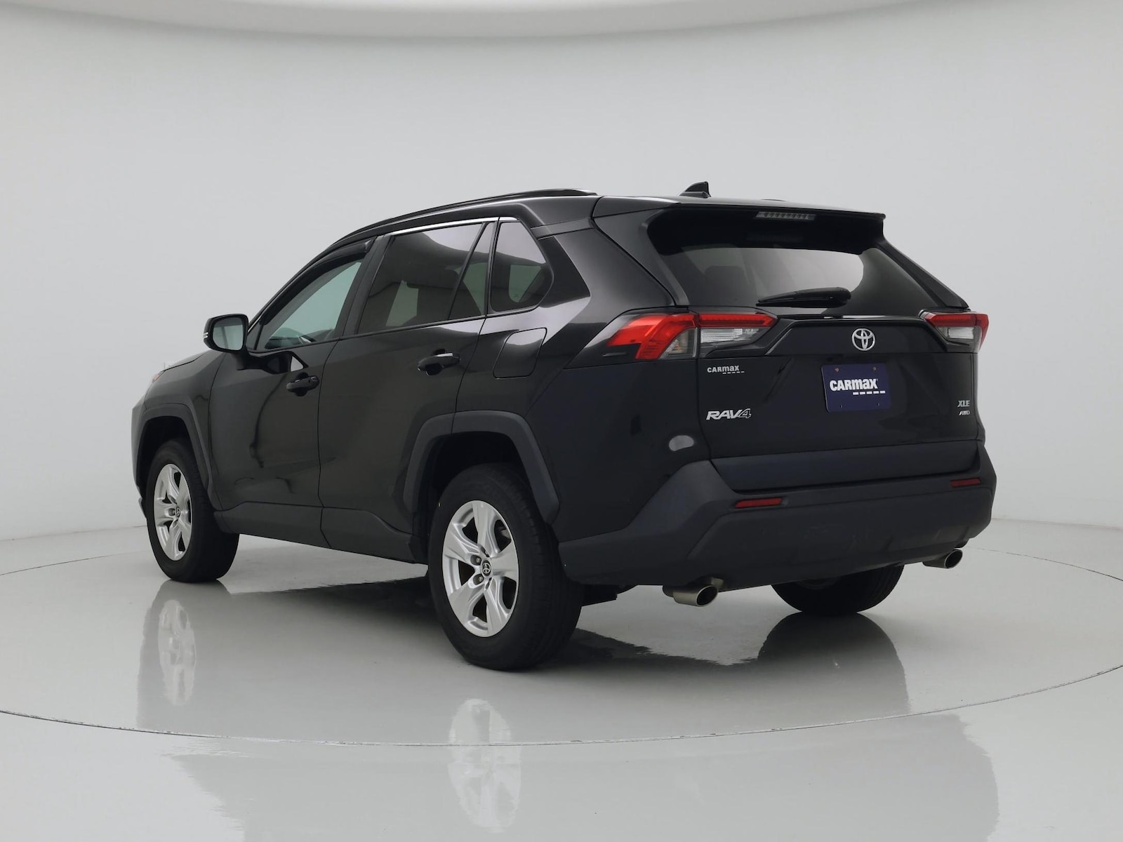 2021 Toyota RAV4 XLE - Photo 3