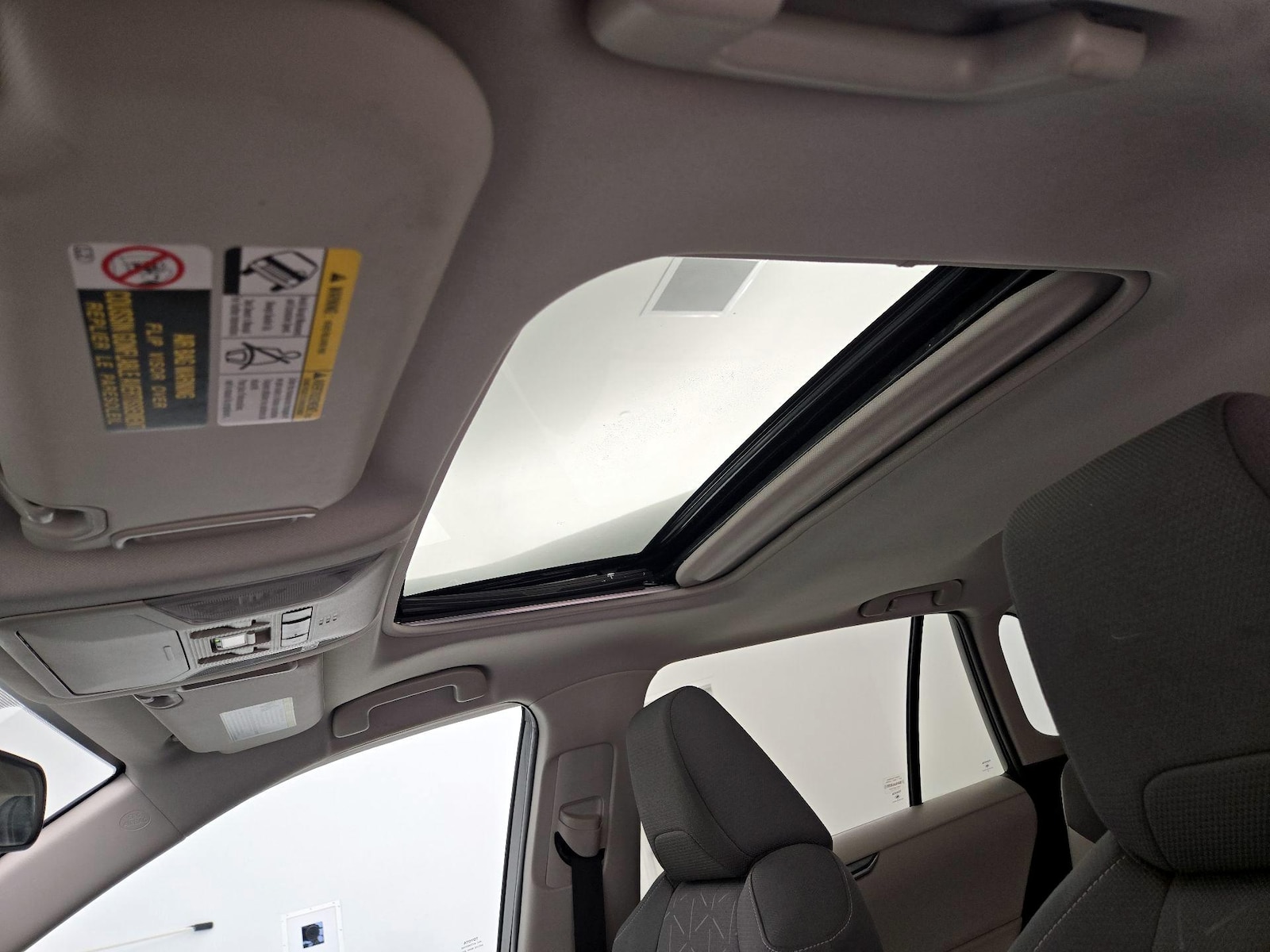2021 Toyota RAV4 XLE - Photo 20