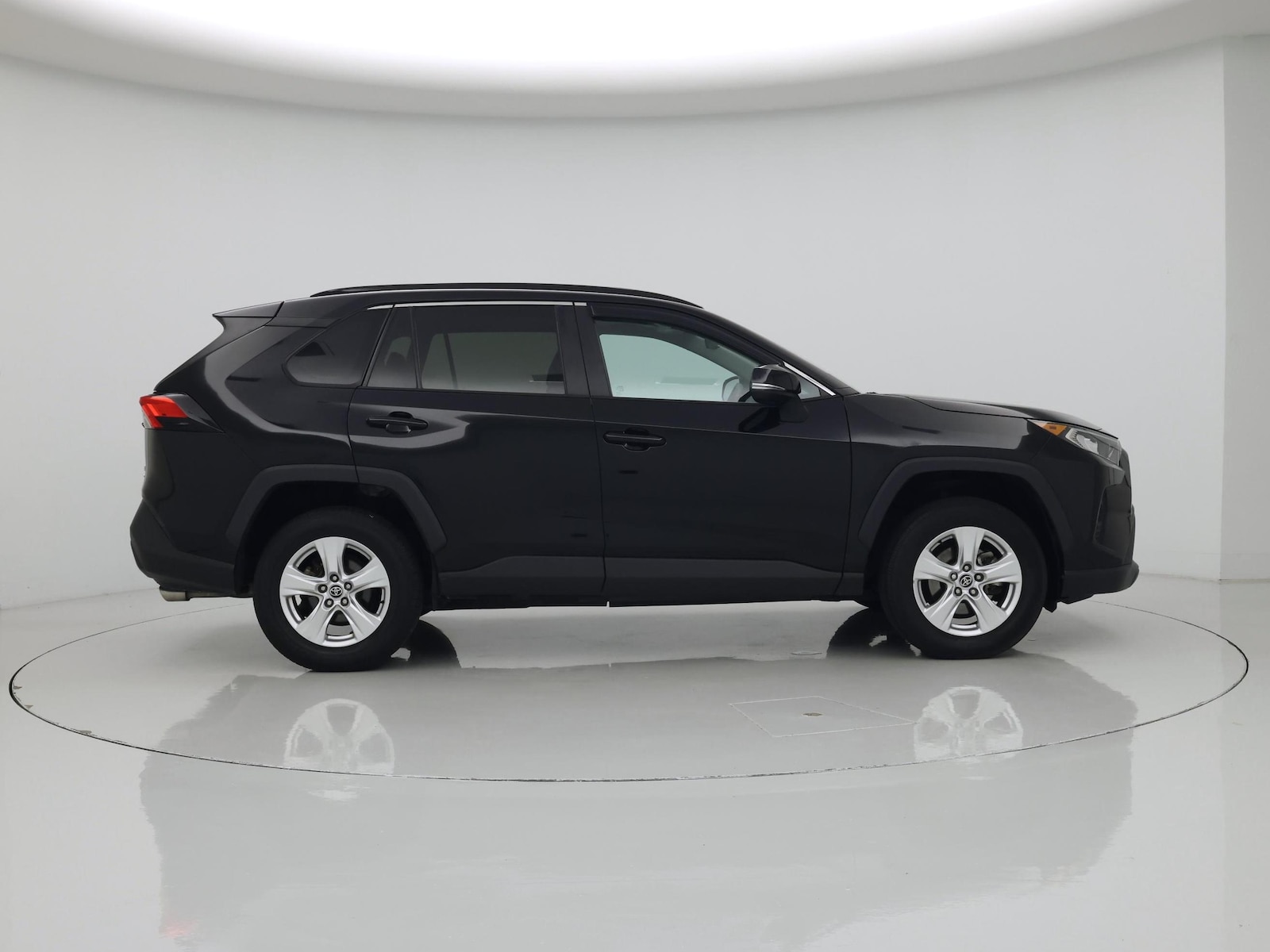 2021 Toyota RAV4 XLE - Photo 8