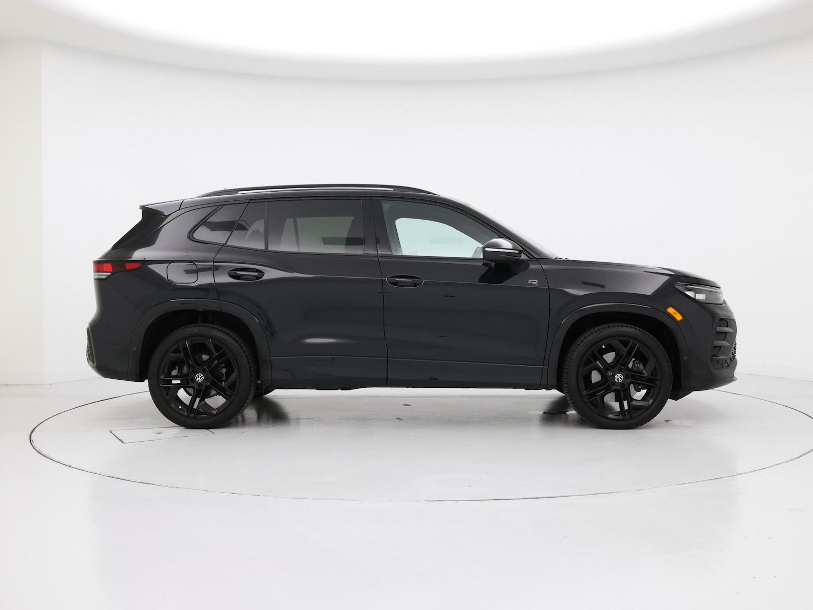 2025 Volkswagen Tiguan SE R-LINE BLACK - Photo 8