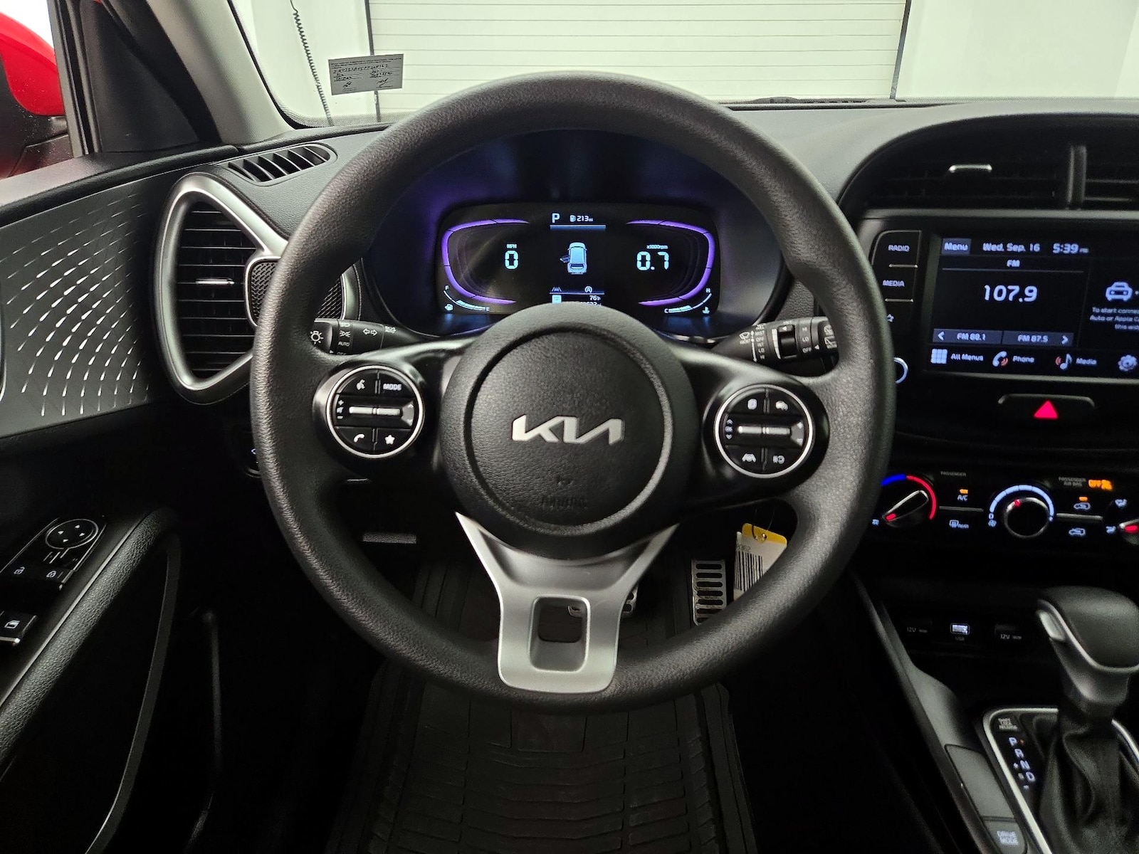 2023 Kia Soul LX - Photo 11