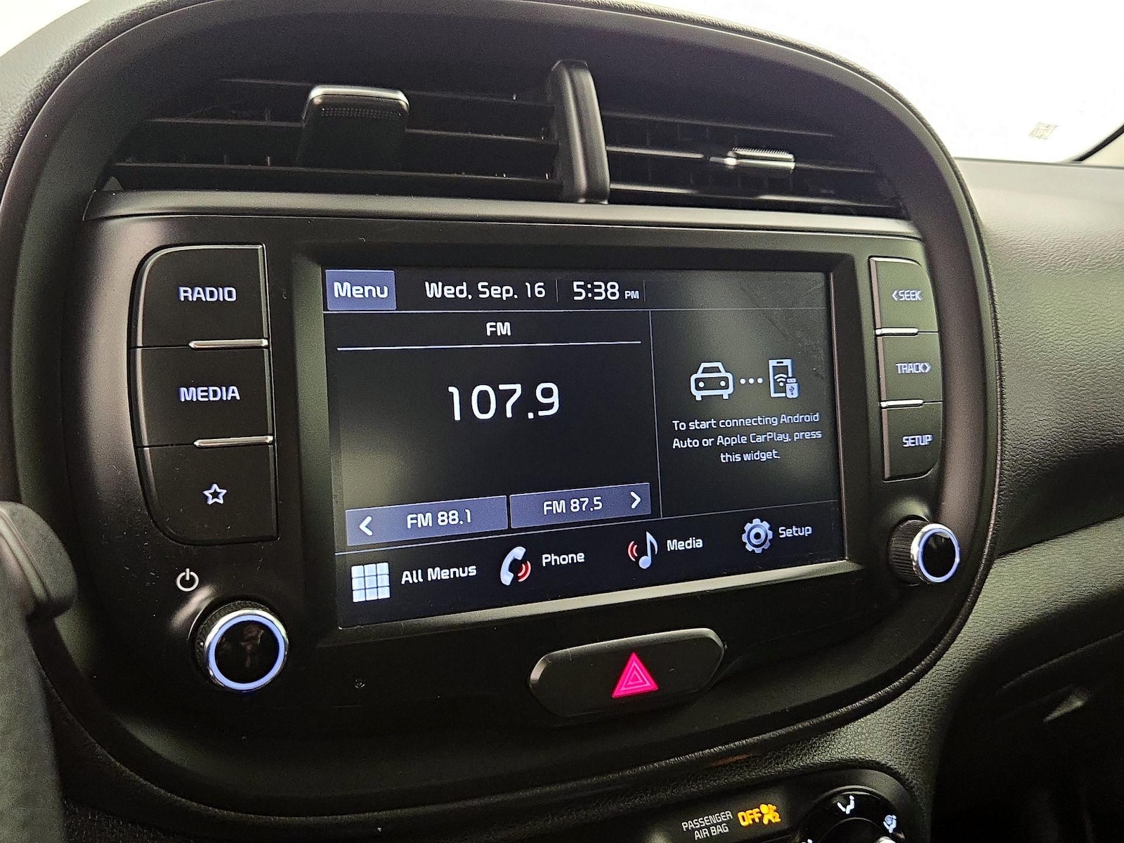 2023 Kia Soul LX - Photo 16