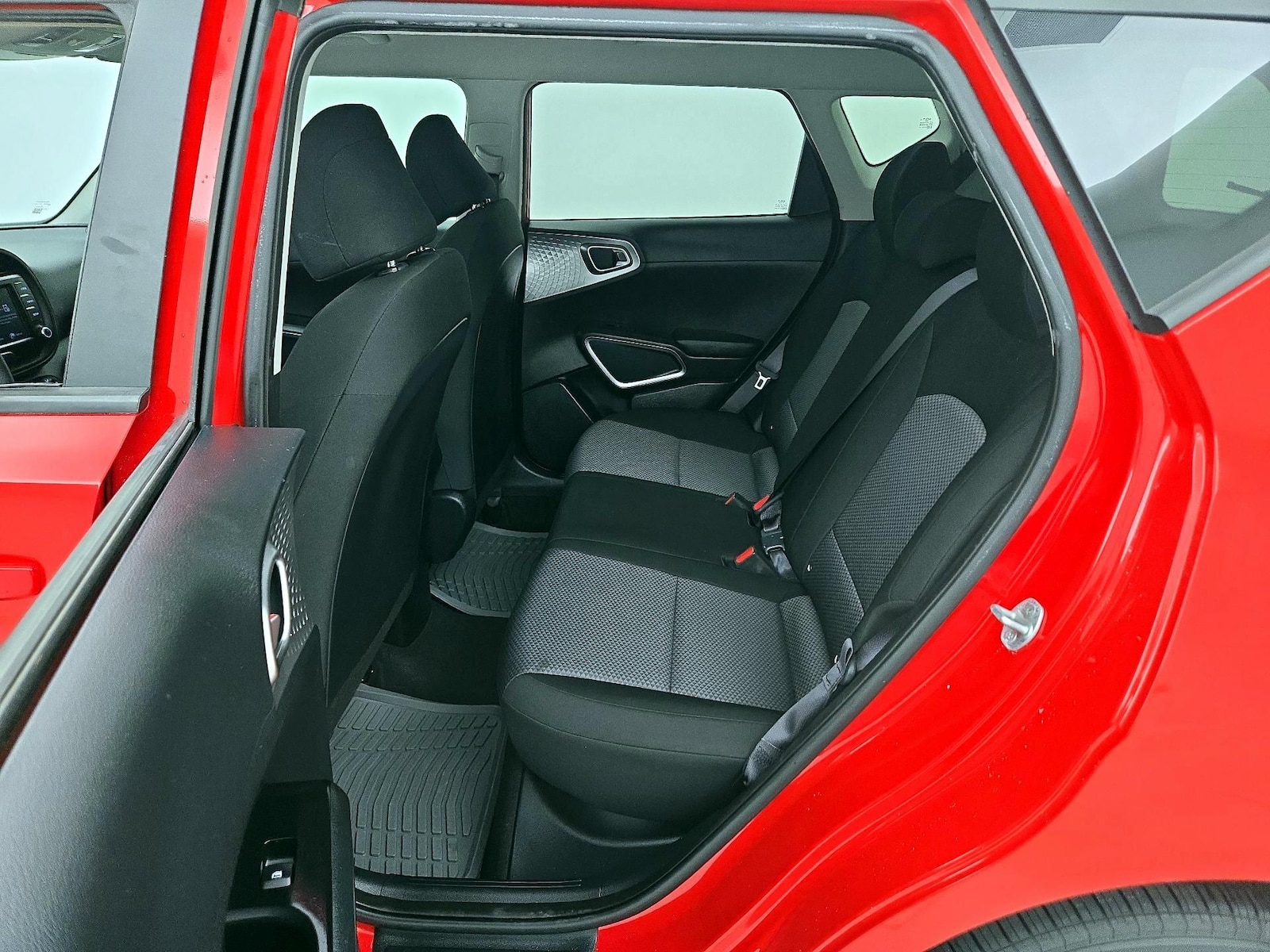 2023 Kia Soul LX - Photo 20