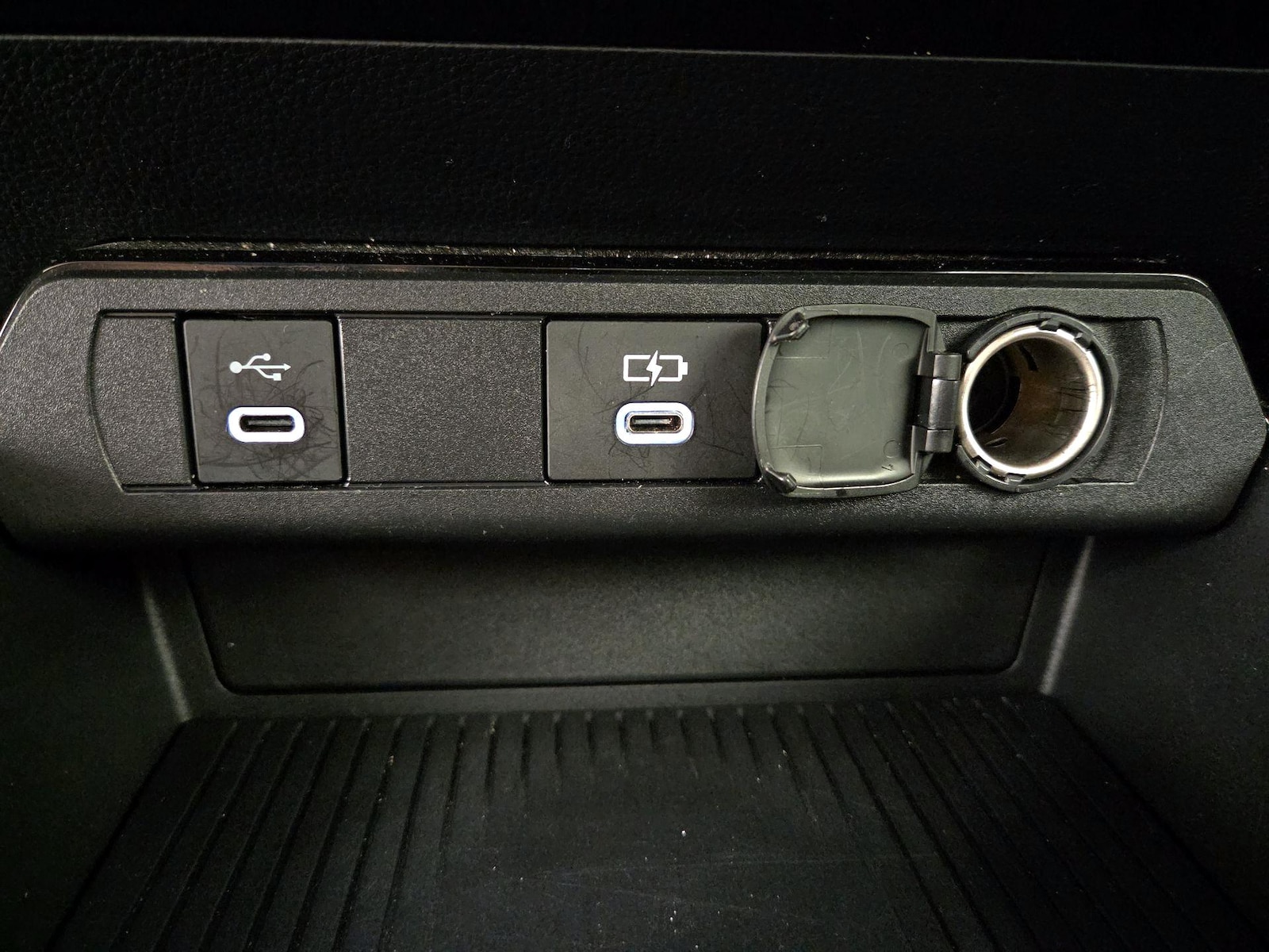 2025 Toyota Prius LE - Photo 19