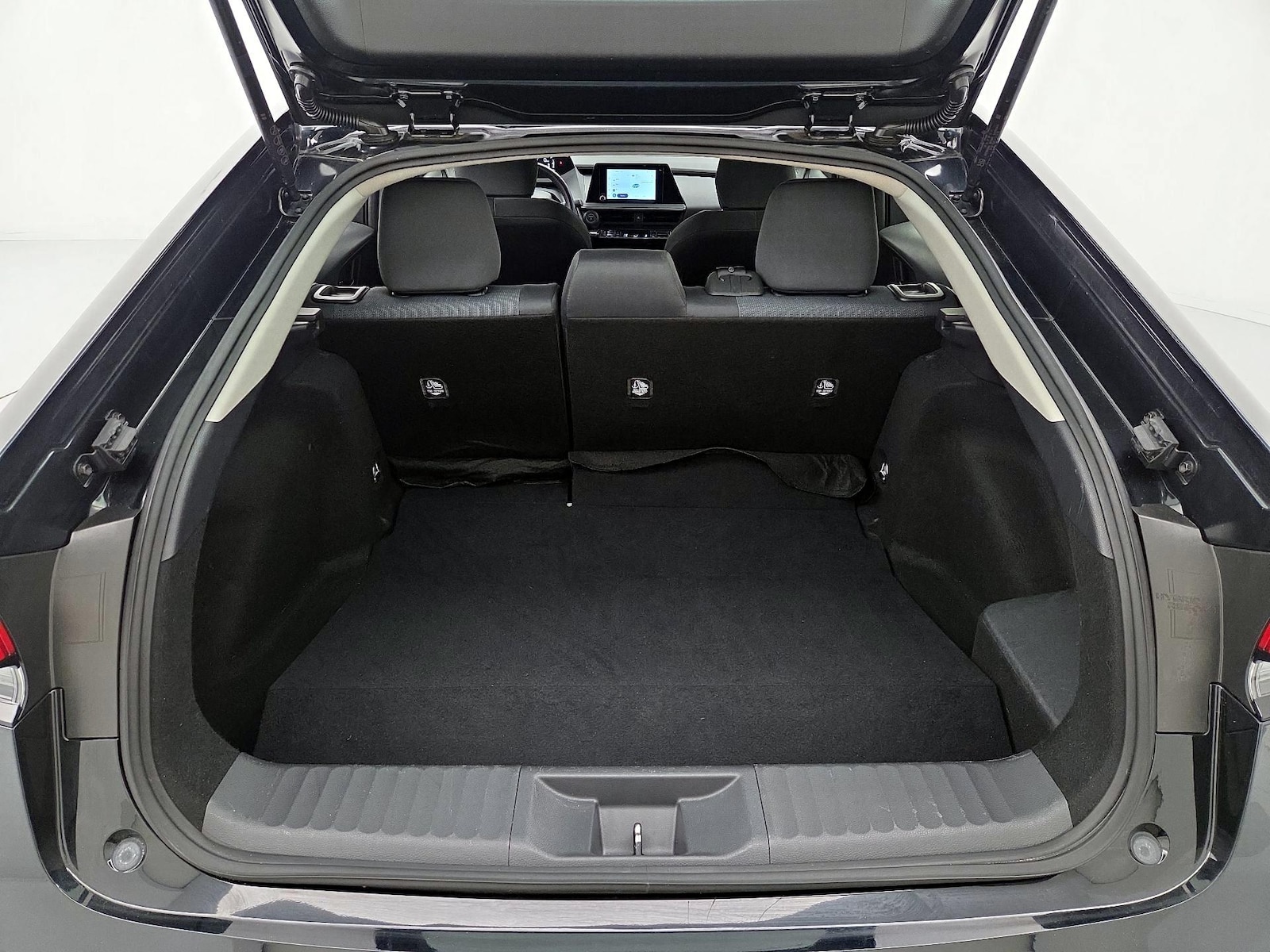 2025 Toyota Prius LE - Photo 21