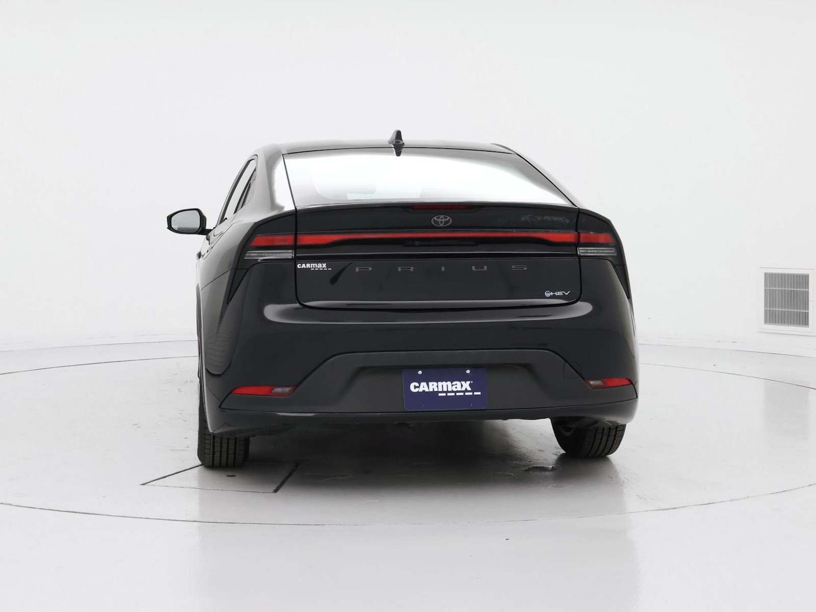 2025 Toyota Prius LE - Photo 7