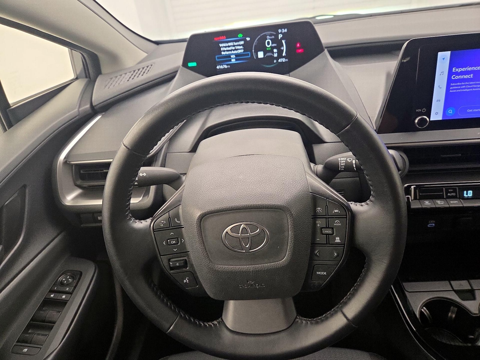 2025 Toyota Prius LE - Photo 11