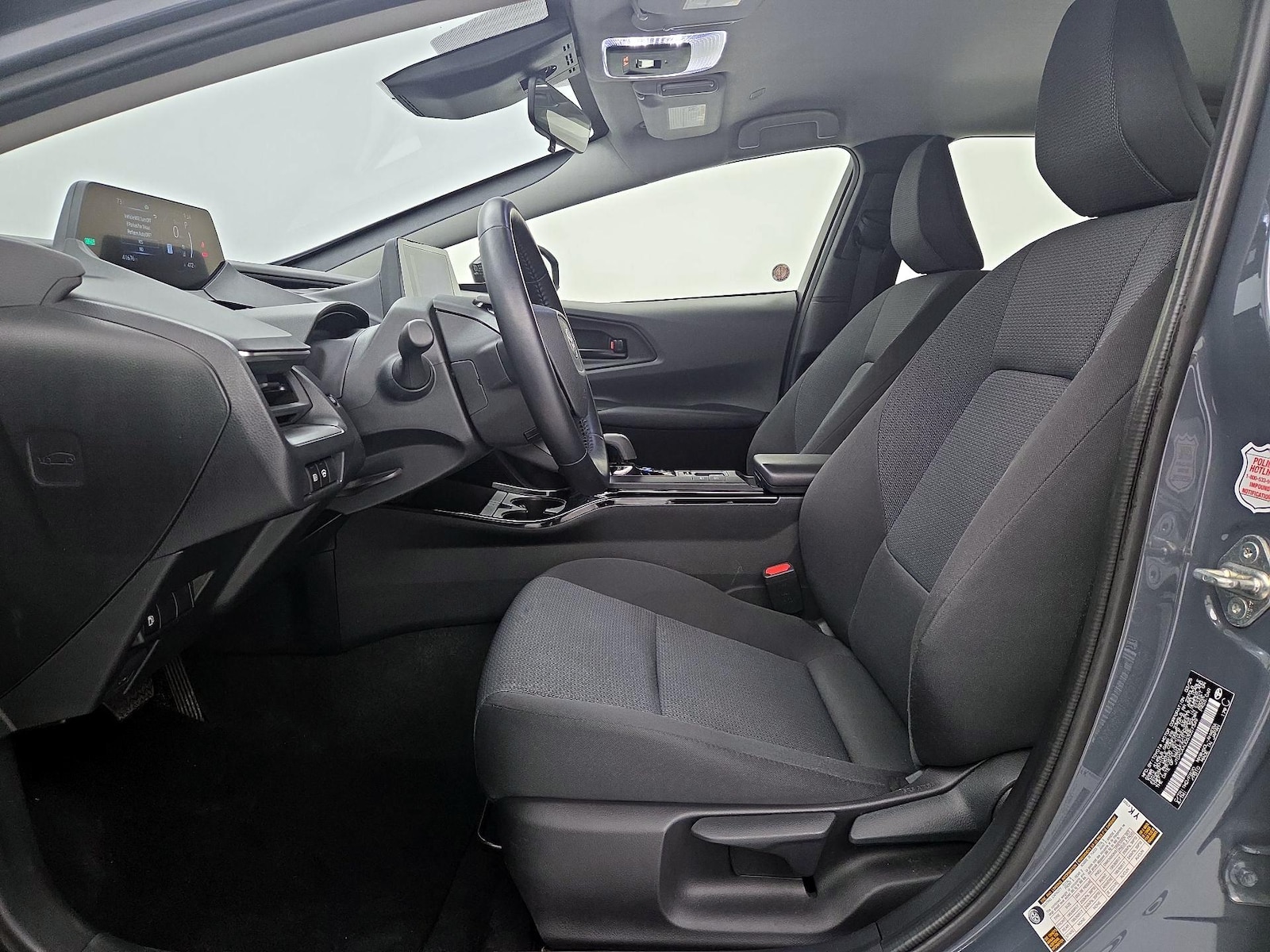 2025 Toyota Prius LE - Photo 12