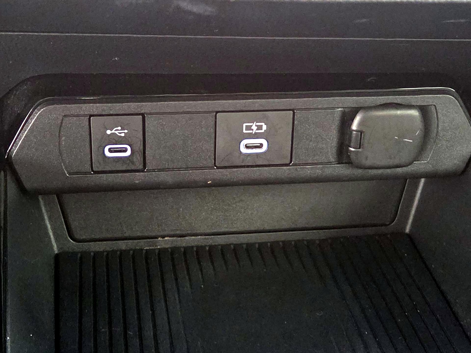 2025 Toyota Prius LE - Photo 19