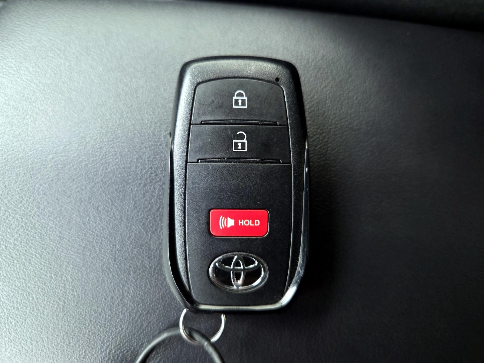2025 Toyota Prius LE - Photo 23