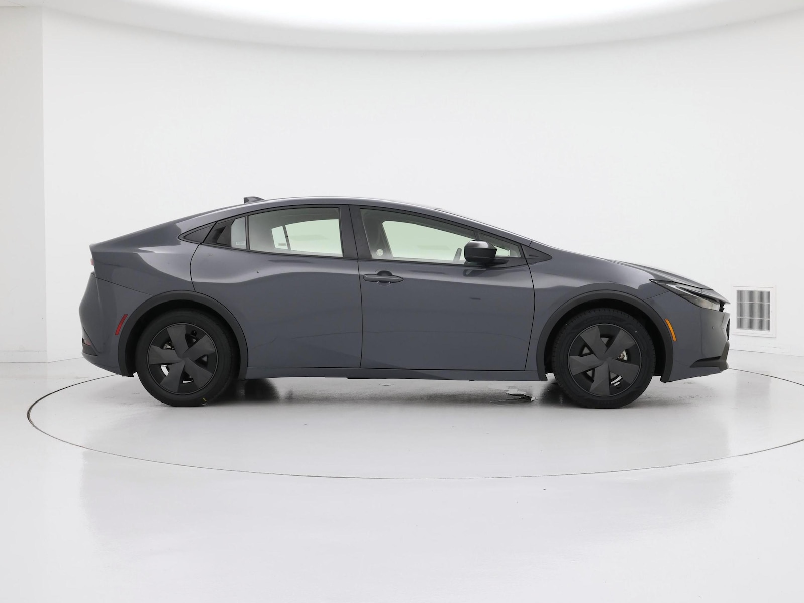 2025 Toyota Prius LE - Photo 8