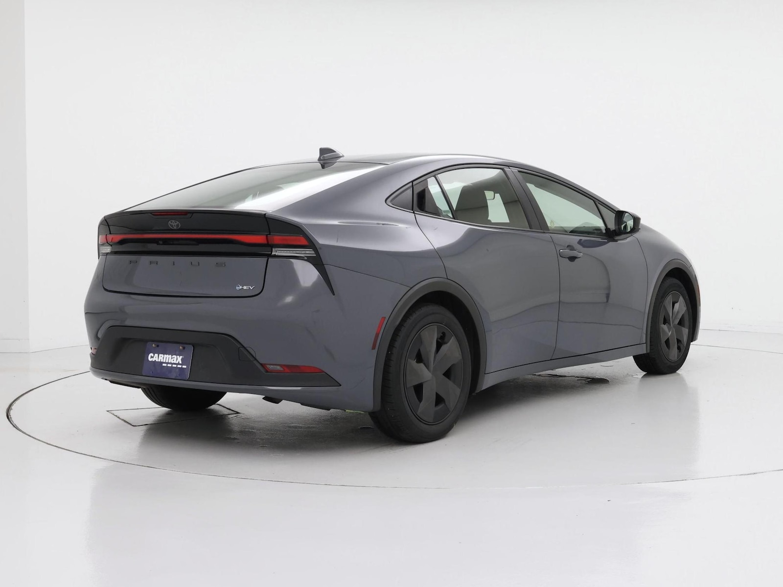2025 Toyota Prius LE - Photo 9