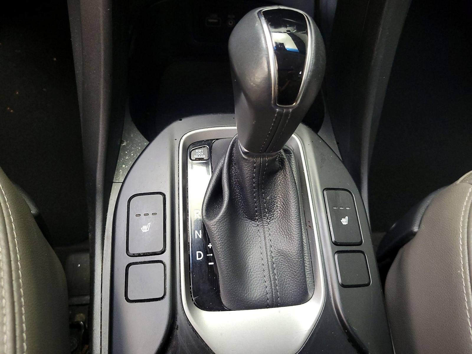 2017 Hyundai Santa Fe SE - Photo 18