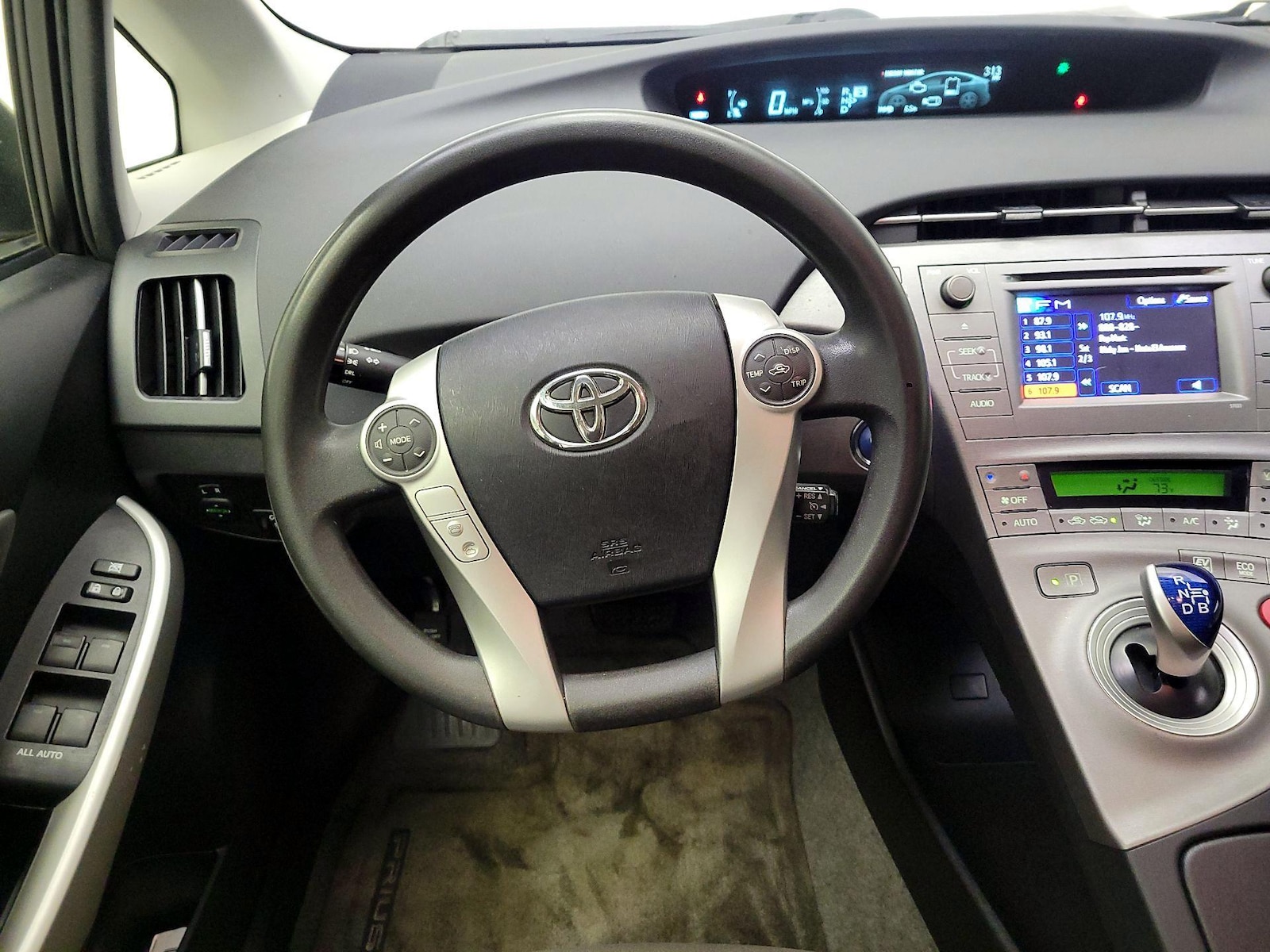 2015 Toyota Prius Four - Photo 11