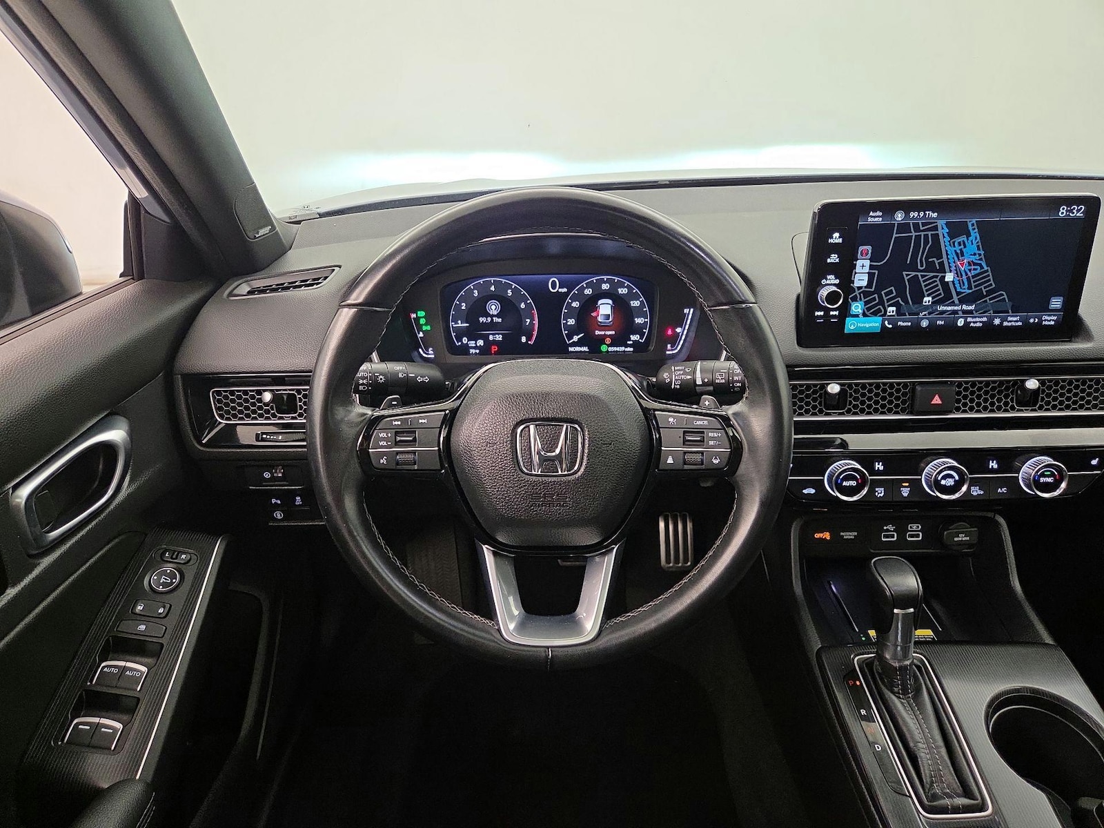 2023 Honda Civic Hatchback Sport Touring - Photo 11