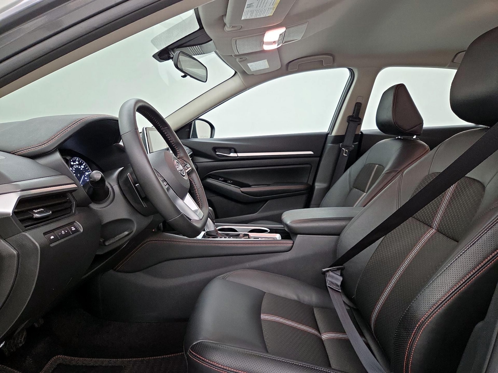 2025 Nissan Altima SR - Photo 12