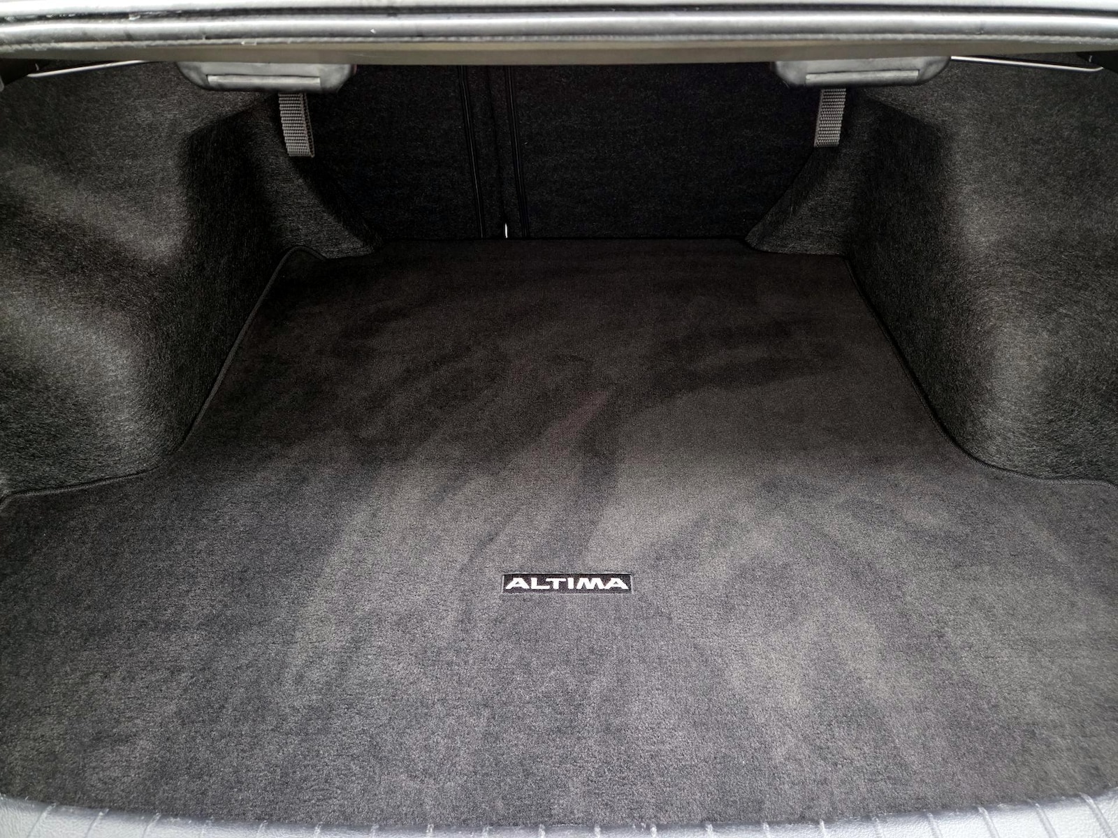 2025 Nissan Altima SR - Photo 21