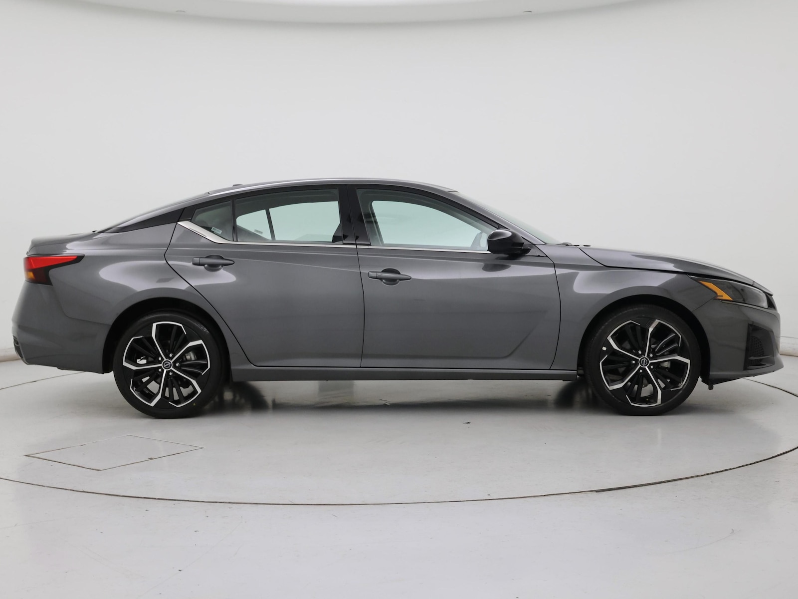 2025 Nissan Altima SR - Photo 8