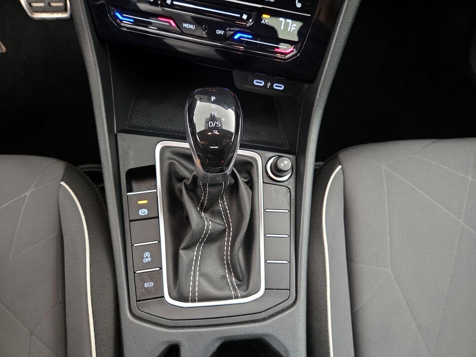 2025 Volkswagen Jetta Sport - Photo 18