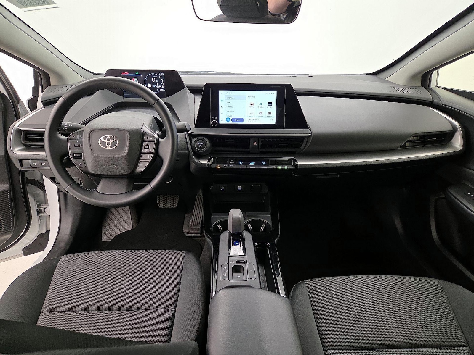 2025 Toyota Prius LE - Photo 10