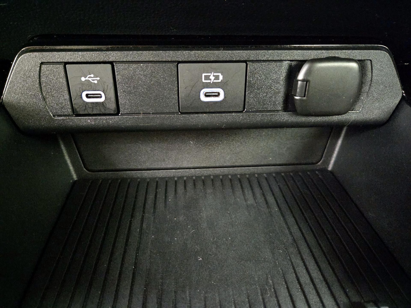 2025 Toyota Prius LE - Photo 19