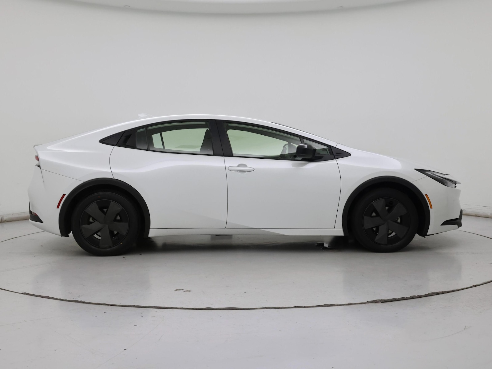 2025 Toyota Prius LE - Photo 8