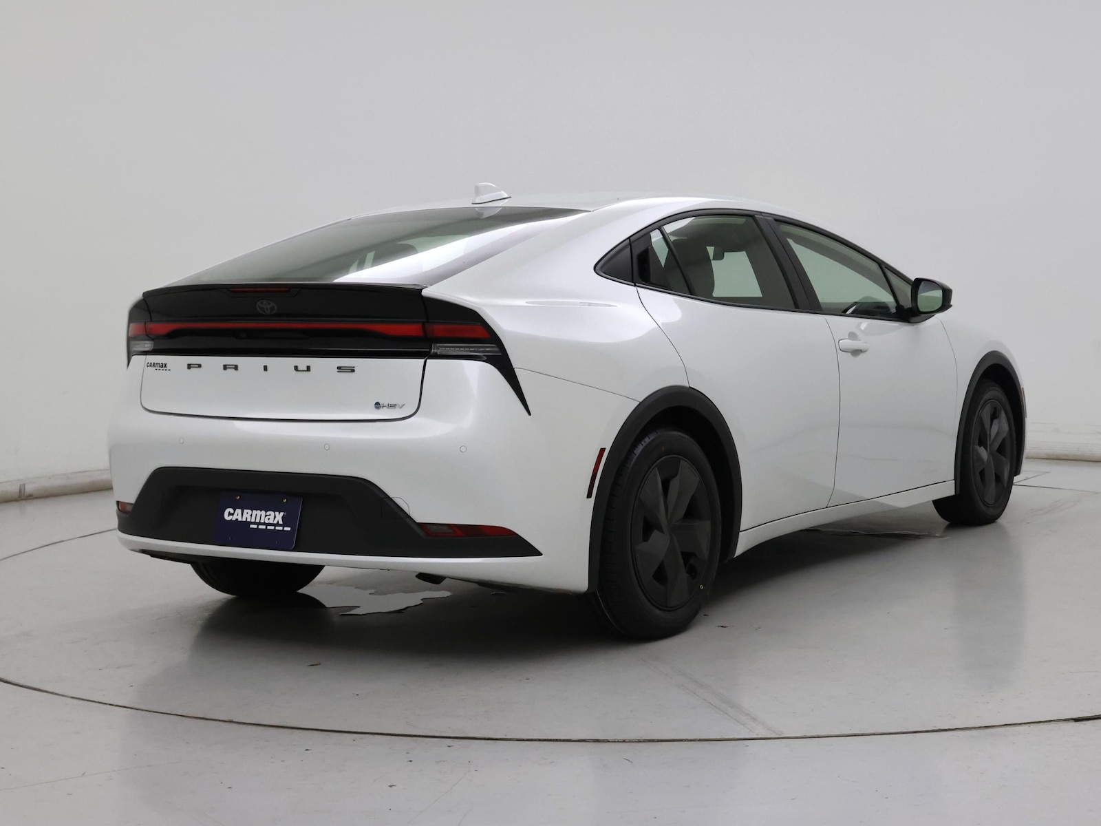 2025 Toyota Prius LE - Photo 9