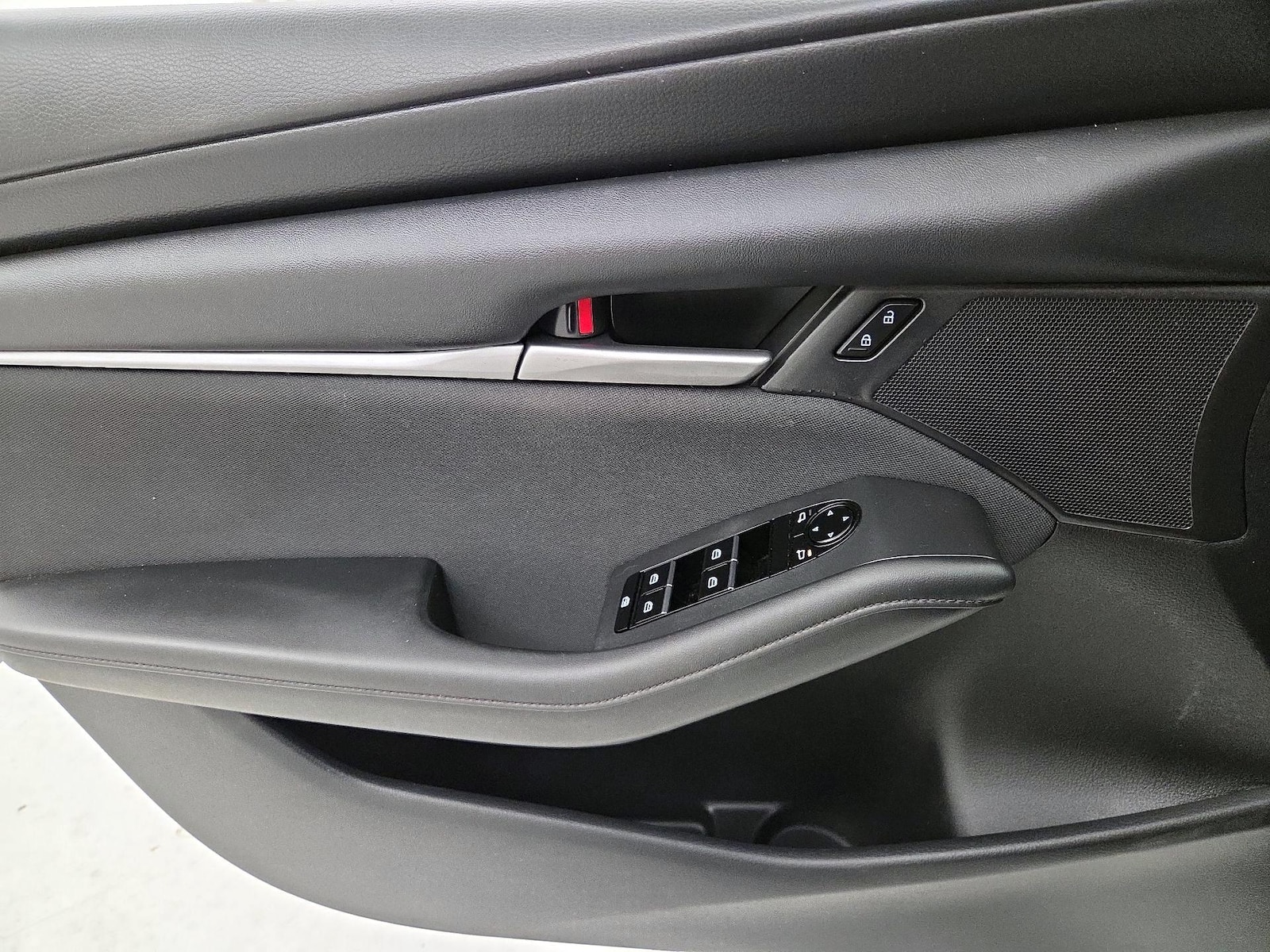 2025 Mazda Mazda3 S - Photo 13