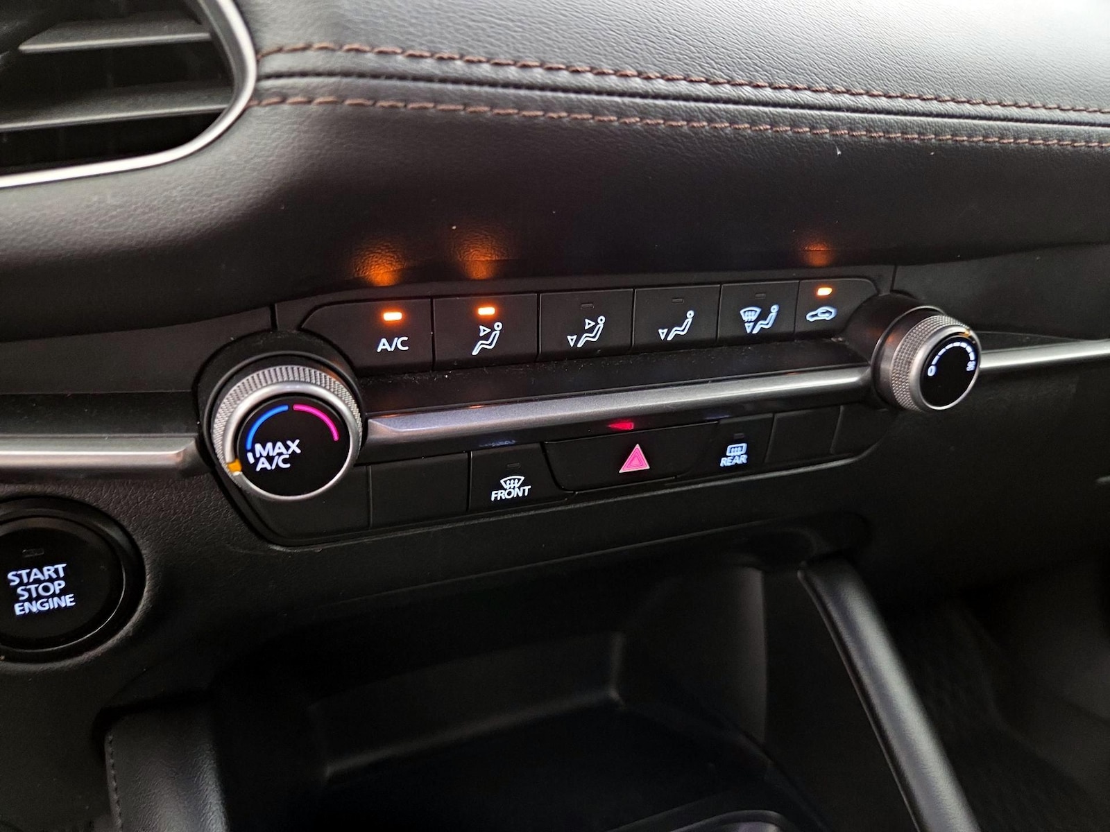 2025 Mazda Mazda3 S - Photo 18